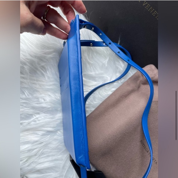 NWOT Bottaga Veneta Maxi Intrecciato Leather Phone/Card Holder on Strap-Blue - Picture 9 of 11